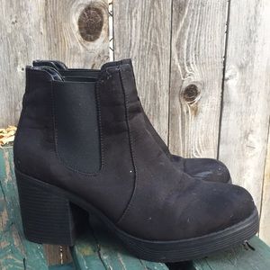 Bongo Chunky Heel Black Boots size 9